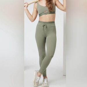 Vuori elevate pistachio Green Leggings size S